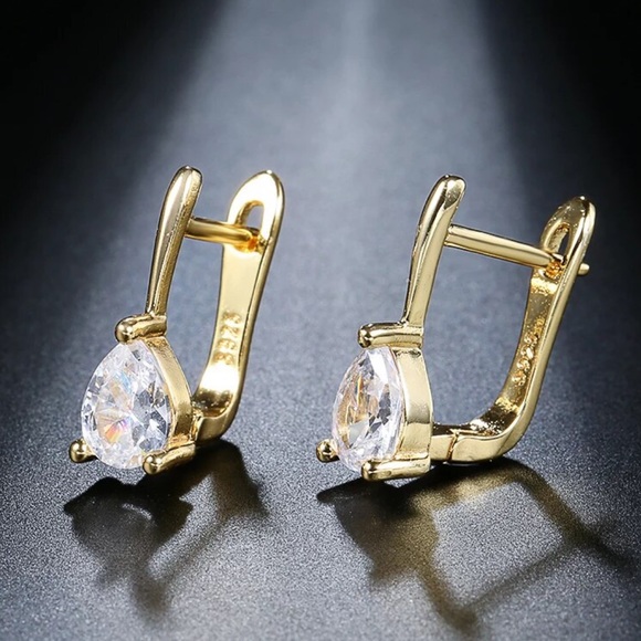 NEW GOLD 925 STERLING SILVER STUD EARRINGS, CUTE EARRINGS, WOW EARRINGS - Picture 2 of 5